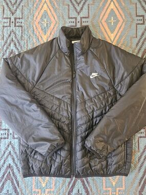 Nike Sportswear Windrunner Therma Fit Puffer Jacket.